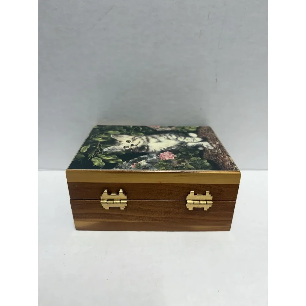 Cat kitty kitten keepsake jewerly trinket box cedar wood vintage‎